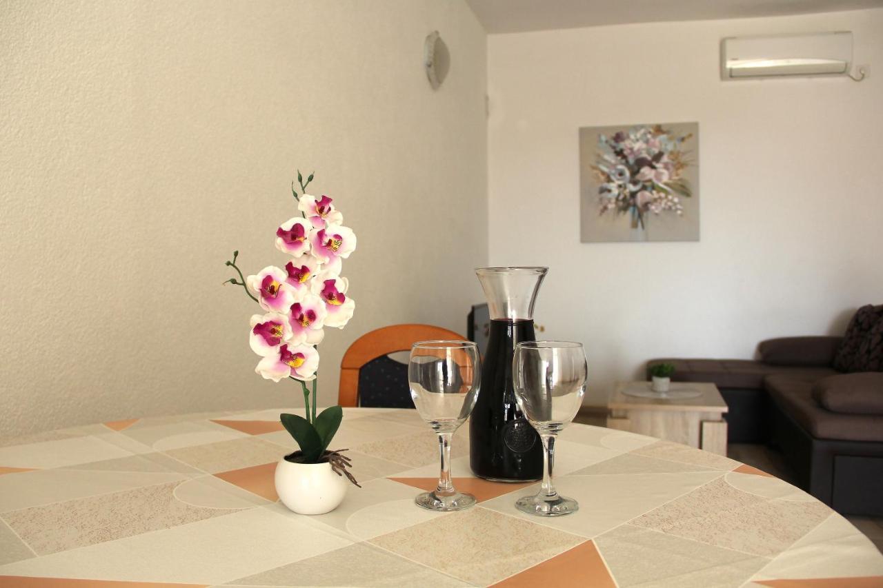 Apartmani Ljubo Primosten Exterior photo